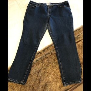 Plus size skinny jean that fits!!